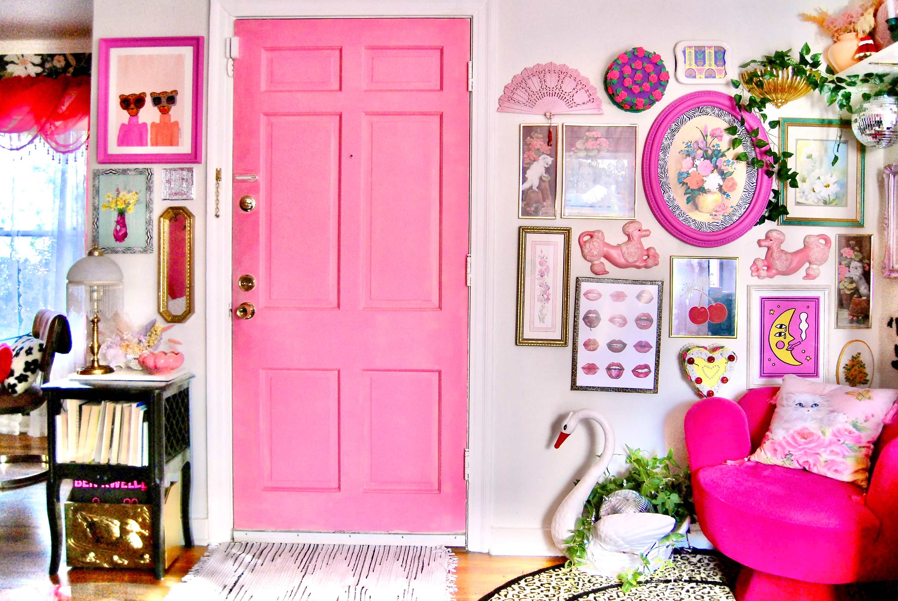 This Tiny $9 Detail Makes Ordinary Door Hinges Look Like Jewelry